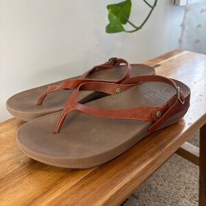 FITFLOP women's 6 lightweight reddish camel strappy flip flop thong sandals